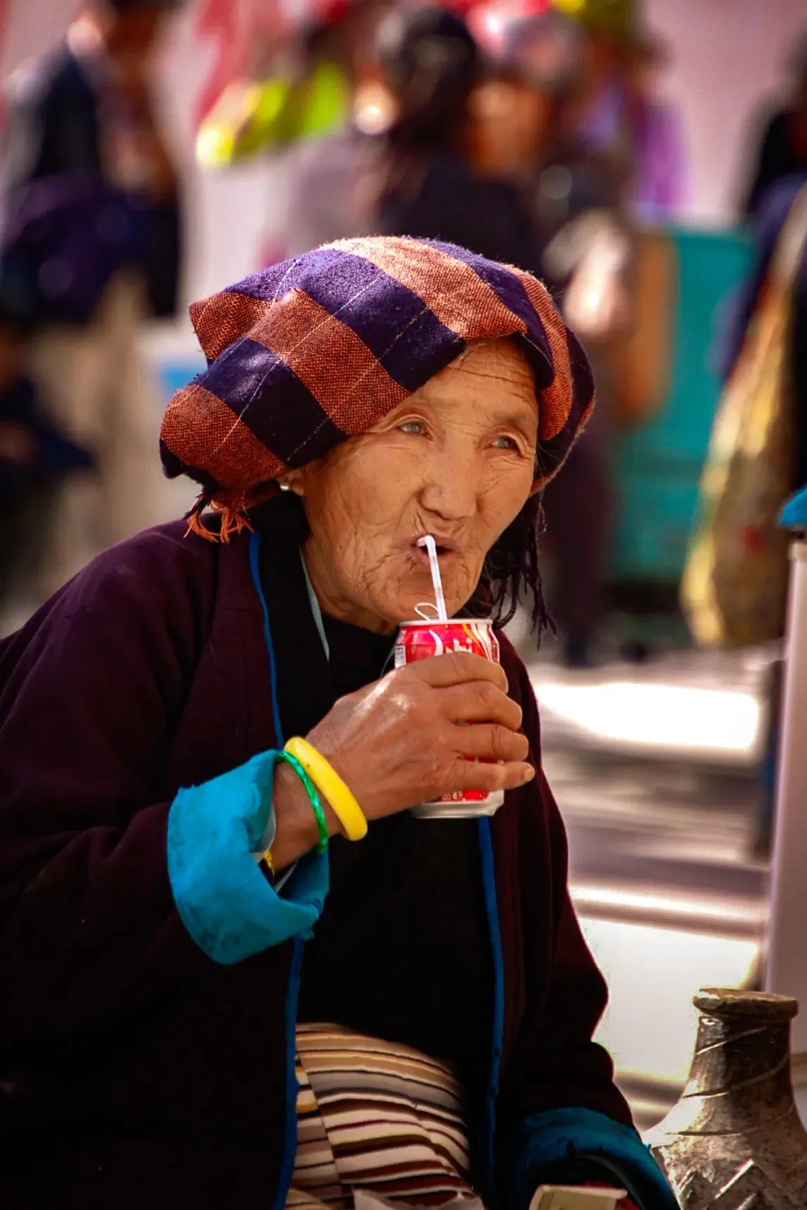 ཁྱབ་སྲོག་གསུངས་འཛོལ། (Chab Sok Sung Zhol): Harmony in Contrast